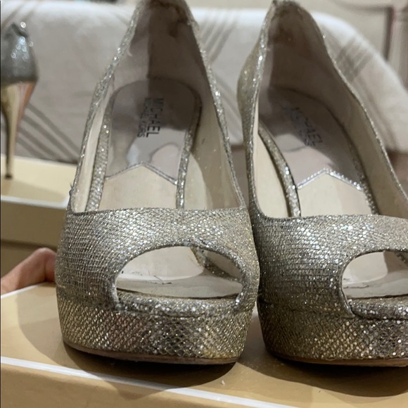 Michael kors shoes - Picture 2 of 4